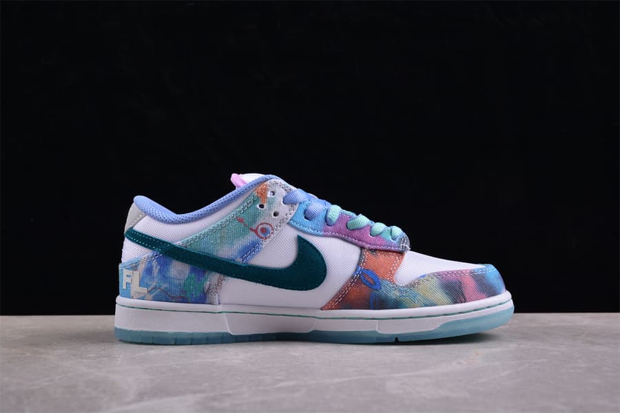 Tênis Nike SB Dunk Low Futura Laboratories Bleached Aqua