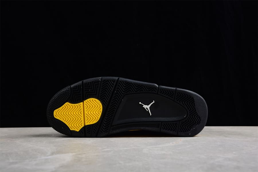 Tênis Air Jordan 4 Thunder