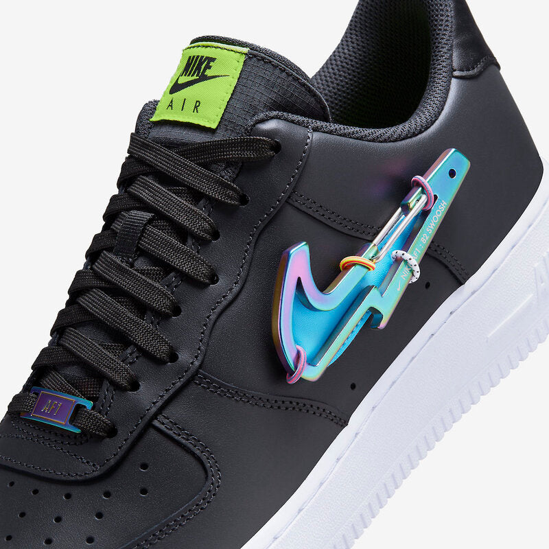 Tênis Nike Air Force 1 PRM Black Carabiner
