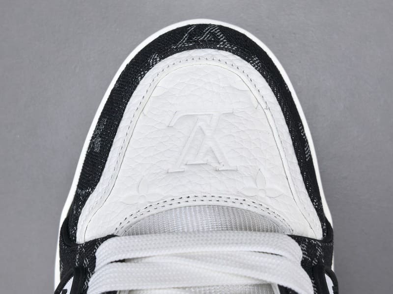 Tênis Louis Vuitton LV Trainer White Black