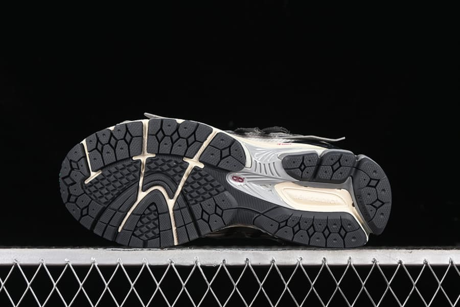 Tênis New Balance 1906A Tech Explosion Silver