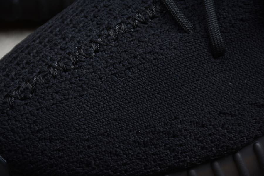 Tênis Adidas Yeezy 350 V2 Black Red