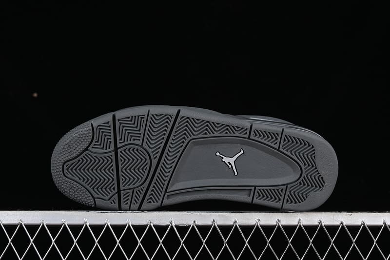 Tênis Air Jordan 4 Wet Cement