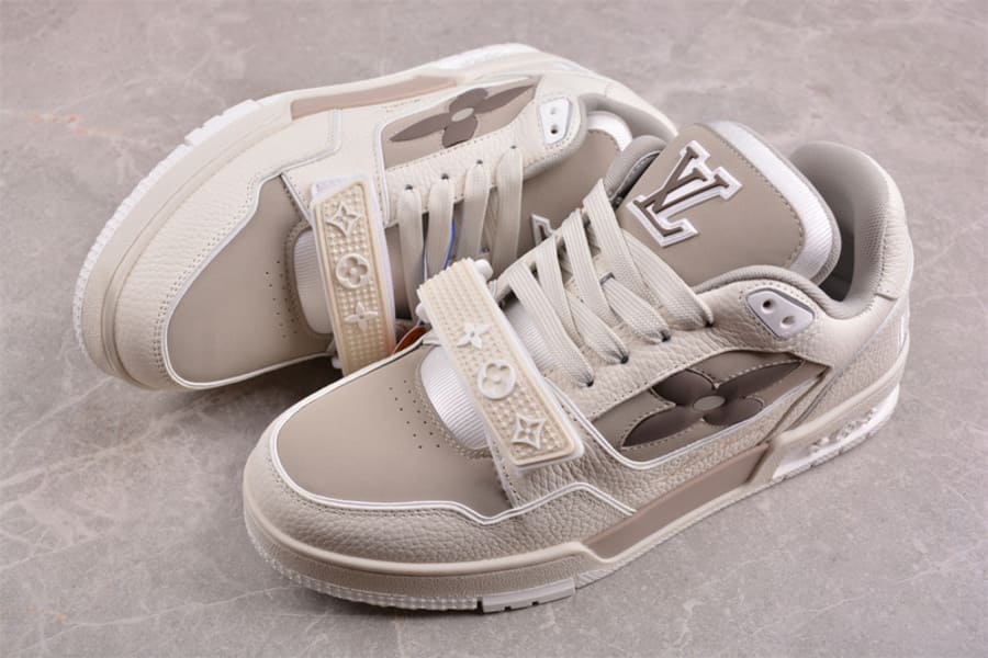 Tênis Louis Vuitton Trainer Monogram Flower Beige