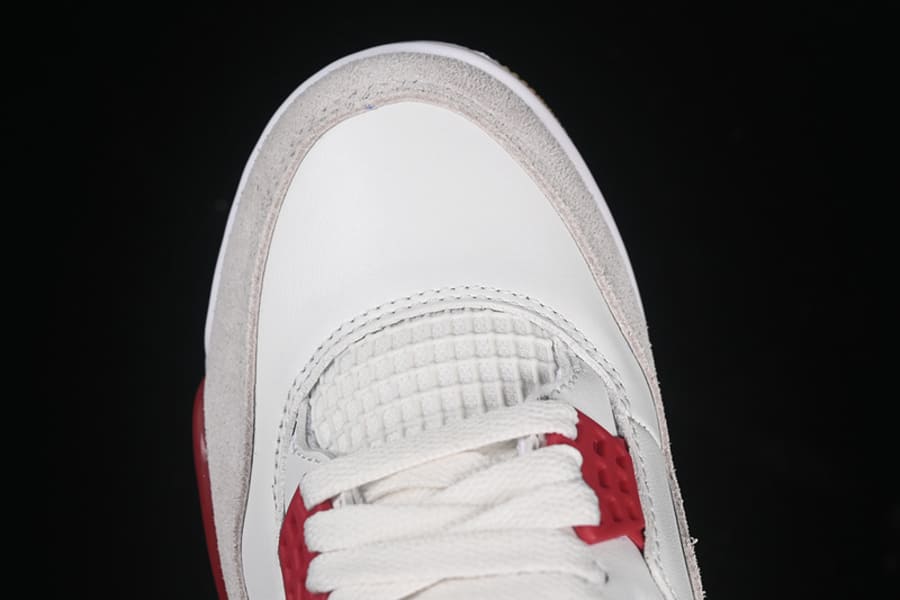 Tênis Air Jordan 4 Retro x Nike SB Varsity Red