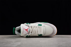 Tênis Air Jordan 4 Retro x Nike SB Pine Green