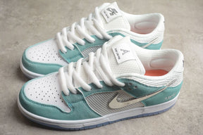 Tênis Nike SB Dunk Low Turbo Green x April Skateboards