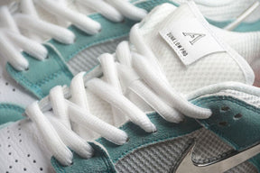 Tênis Nike SB Dunk Low Turbo Green x April Skateboards