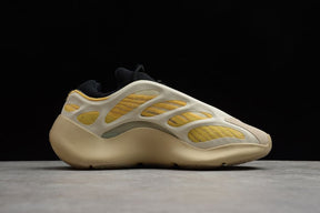 Tênis Adidas Yeezy 700 V3 Safflower