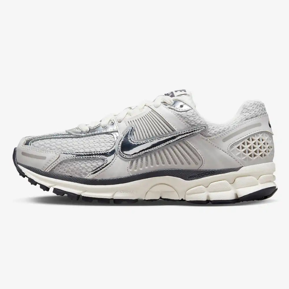 Tênis Nike Zoom Vomero 5 Photon Dust Metallic Silver