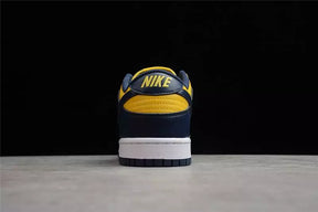 Tênis Nike SB Dunk Low Michigan