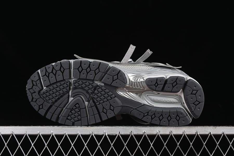 Tênis New Balance 1906A Concrete Silver Metallic