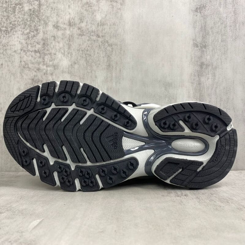 Tênis Pharrell Williams x Adidas Adistar Jellyfish Solid Grey