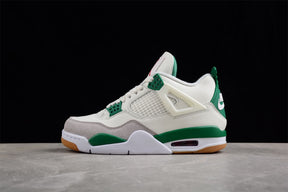 Tênis Air Jordan 4 Retro x Nike SB Pine Green