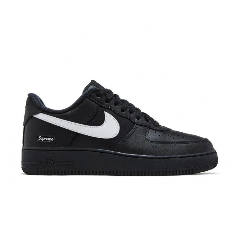 Tênis Air Force 1 Low Black x Supreme