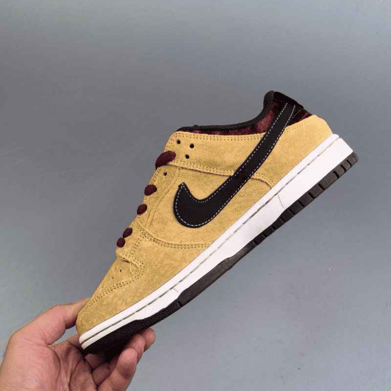Tênis Nike SB Dunk Low City of Cinema