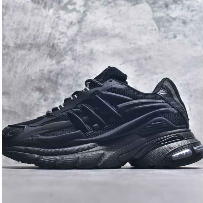 Tênis Pharrell Williams x Adidas Adistar Jellyfish Triple Black