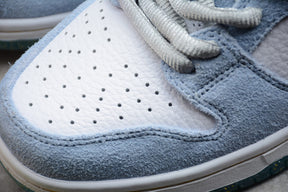 Tênis Nike SB Dunk Low x Sean Cliver