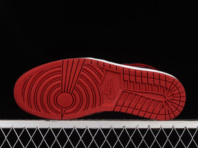 Tênis Air Jordan 1 High Patent Bred