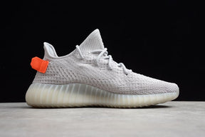 Tênis Adidas Yeezy 350 V2 Tail Light