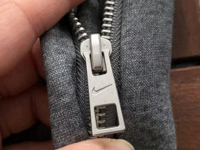 Conjunto Syna World x Nike Solo Swoosh Fleece Full-Zip Grey