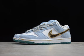 Tênis Nike SB Dunk Low x Sean Cliver