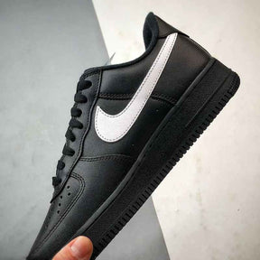 Tênis Air Force 1 Low Black x Supreme