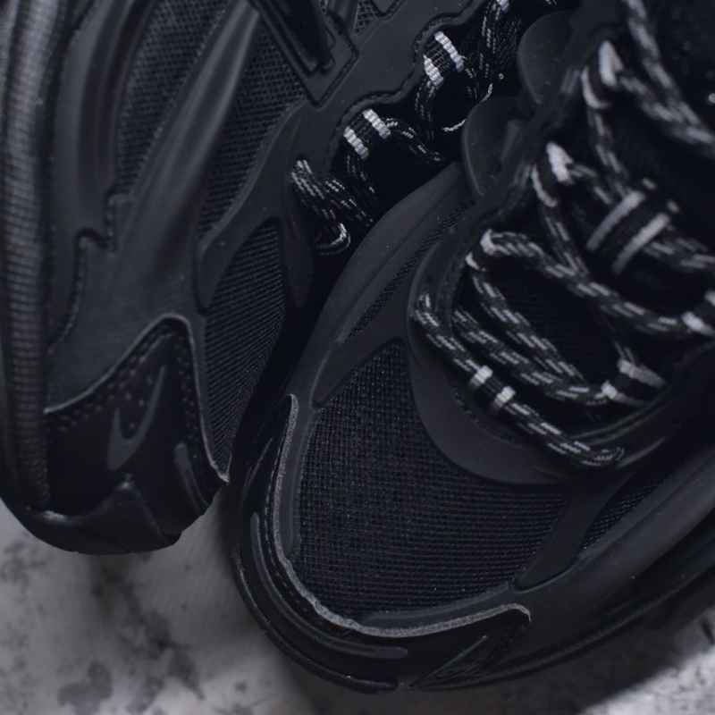 Tênis Pharrell Williams x Adidas Adistar Jellyfish Triple Black