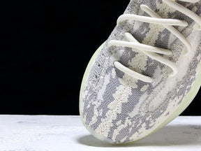 Tênis Adidas Yeezy 380 Alien