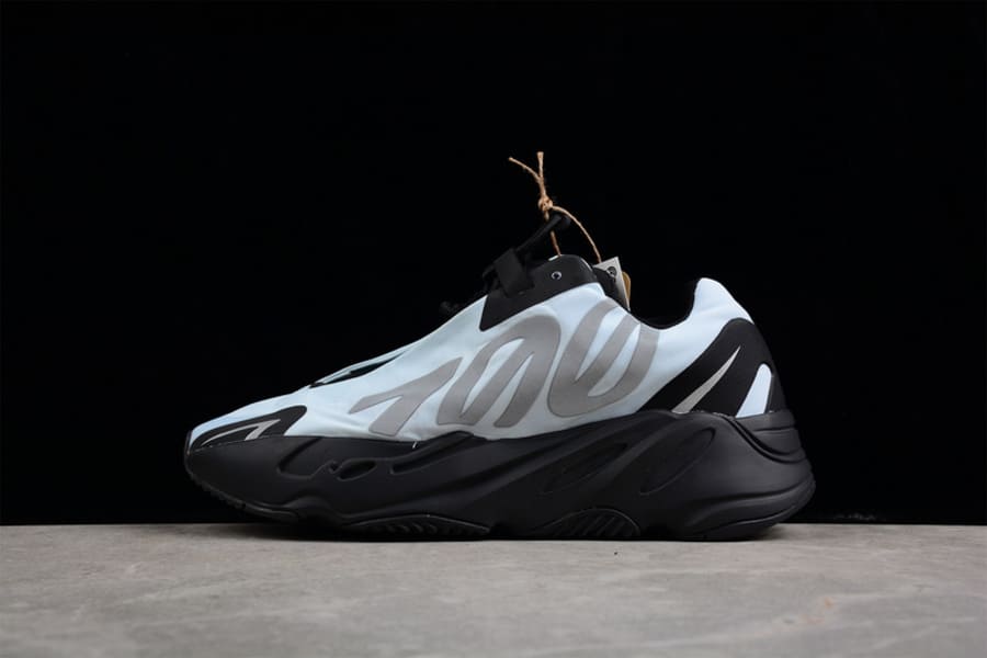 Tênis Adidas Yeezy 700 MNVN Blue Tint