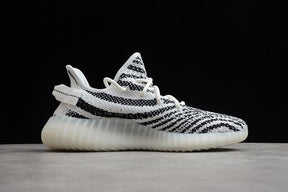 Tênis Adidas Yeezy 350 V2 Zebra