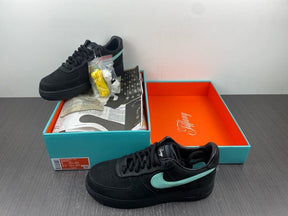 Tênis Nike Air Force 1 Tiffany & Co.
