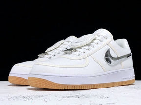 Tênis Nike Air Force 1 x Travis Scott Low Sail