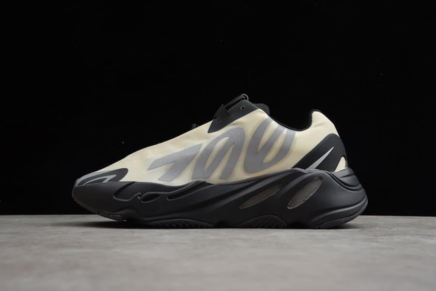 Tênis Adidas Yeezy 700 MNVN Bone