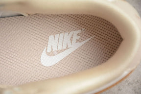 Tênis Nike Dunk Low Phantom Metallic Gold