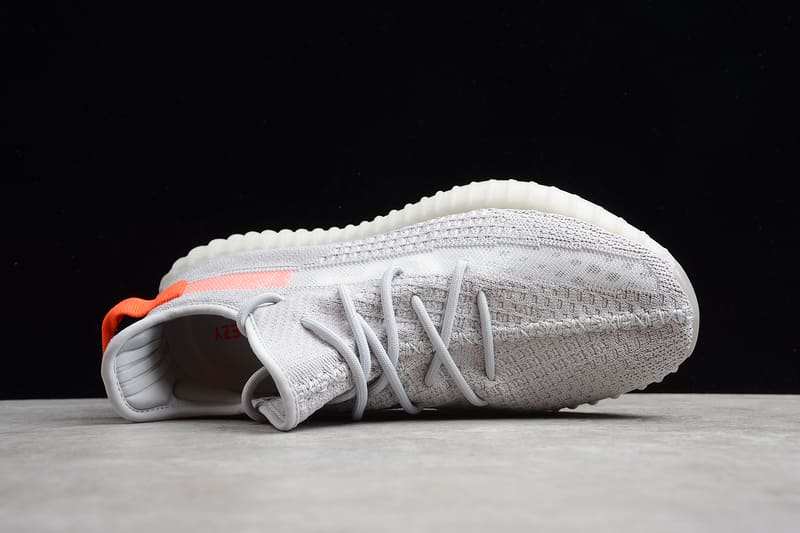 Tênis Adidas Yeezy 350 V2 Tail Light