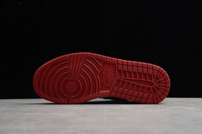 Tênis Jordan 1 Low Black Toe