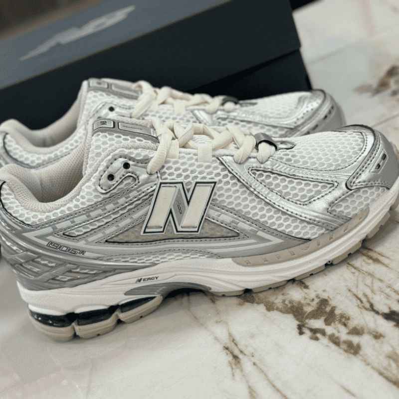 Tênis New Balance 1906R Silver Metallic