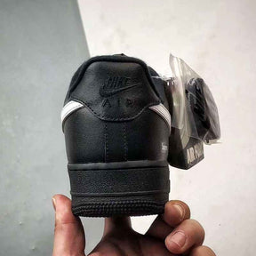 Tênis Air Force 1 Low Black x Supreme