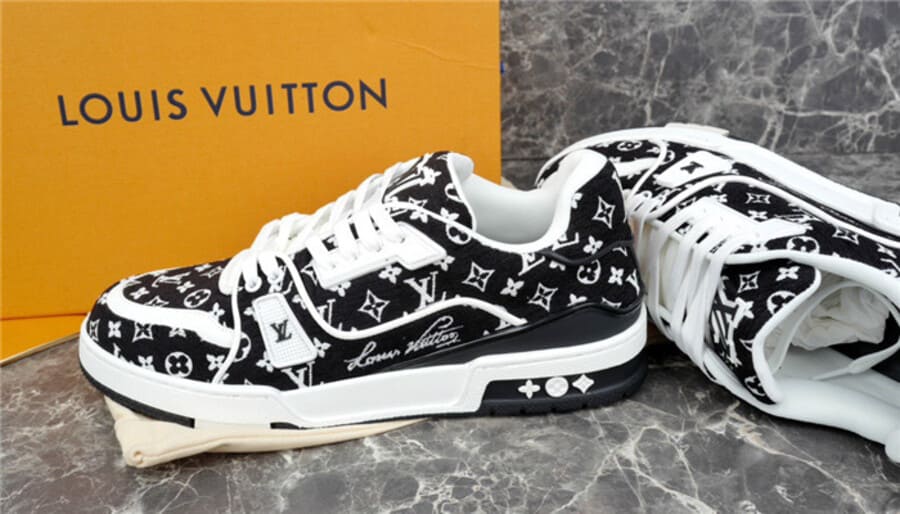 Tênis Louis Vuitton Trainer Black Monogram Textile