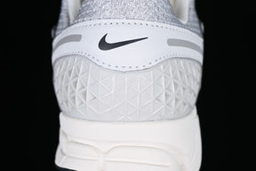 Tênis Nike Zoom Vomero 5 Photon Dust Metallic Silver