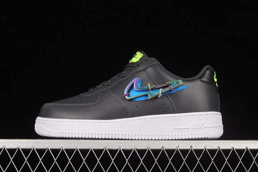 Tênis Nike Air Force 1 PRM Black Carabiner