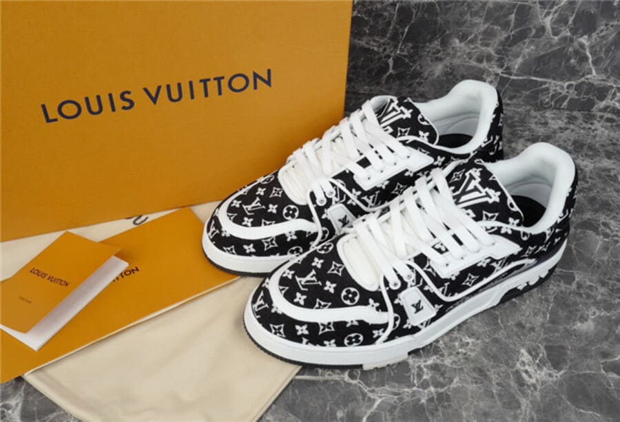 Tênis Louis Vuitton Trainer Black Monogram Textile