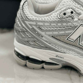 Tênis New Balance 1906R Silver Metallic