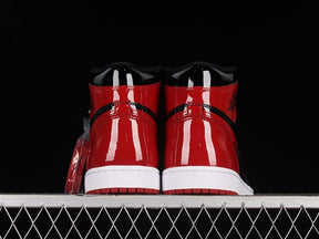 Tênis Air Jordan 1 High Patent Bred
