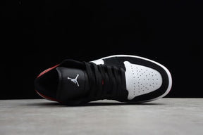 Tênis Jordan 1 Low Black Toe
