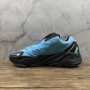 Tênis Adidas Yeezy Boost 700 MNVN Bright Cyan