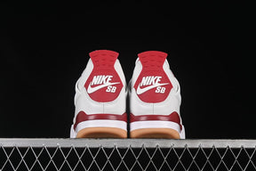 Tênis Air Jordan 4 Retro x Nike SB Varsity Red