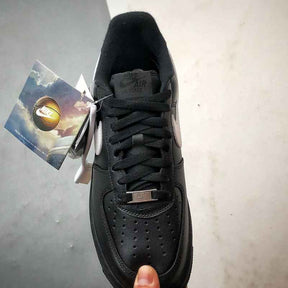 Tênis Air Force 1 Low Black x Supreme