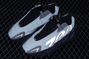 Tênis Adidas Yeezy 700 MNVN Blue Tint